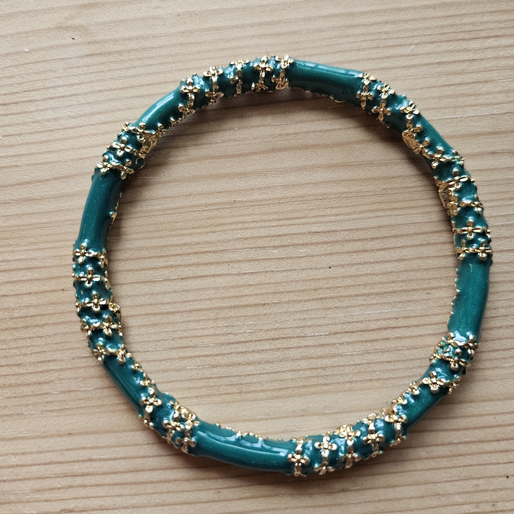 Elegant Green and Gold Bracelet
